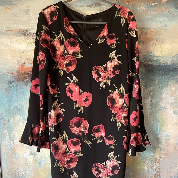 Black floral print flutter sleeve dress - Picture 2 of 9